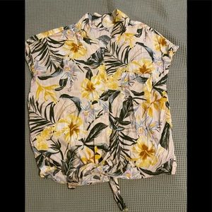 2/$15 Old navy front tie button up Hawaiian floral blouse